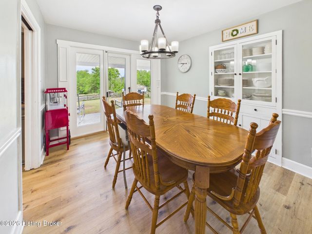 7 Settlers Trace Rd, Louisville, KY 40291