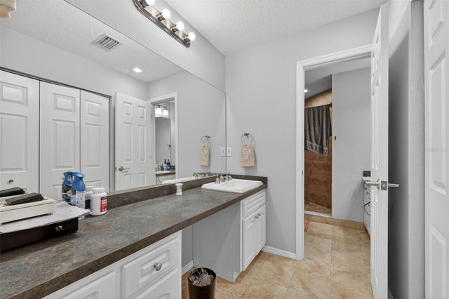 13804 MILL COVE CIRCLE, Tampa, FL 33618