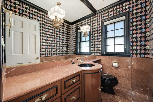 6103 N Kirkwood Avenue, Chicago, IL 60646