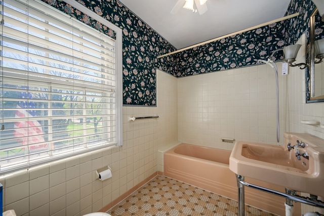 6103 N Kirkwood Avenue, Chicago, IL 60646