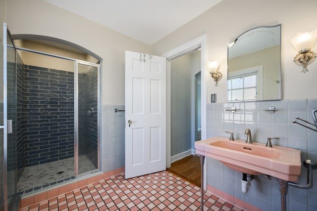 6103 N Kirkwood Avenue, Chicago, IL 60646