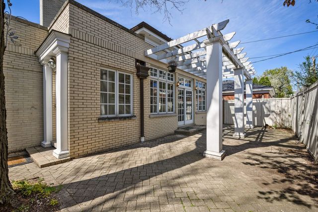 6103 N Kirkwood Avenue, Chicago, IL 60646
