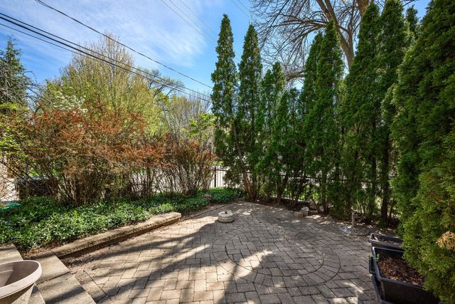 6103 N Kirkwood Avenue, Chicago, IL 60646