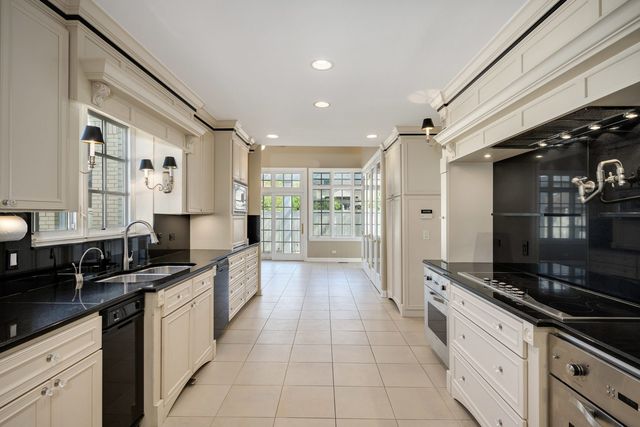 6103 N Kirkwood Avenue, Chicago, IL 60646