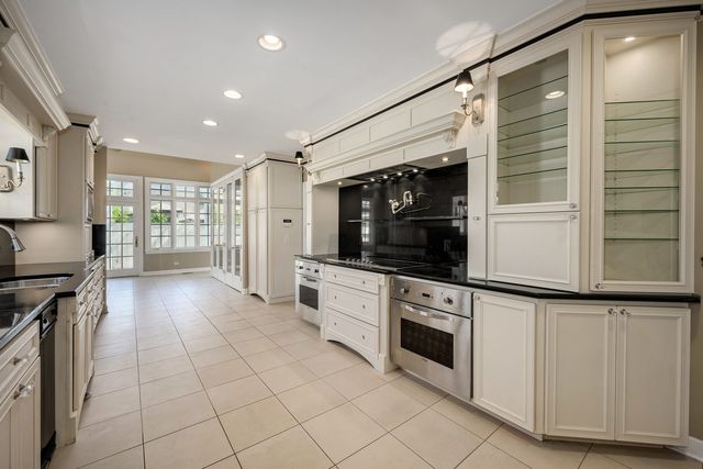 6103 N Kirkwood Avenue, Chicago, IL 60646