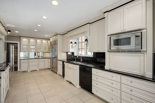 6103 N Kirkwood Avenue, Chicago, IL 60646