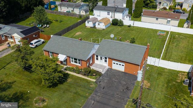 9 PARK CIRCLE DR, Lancaster, PA 17603