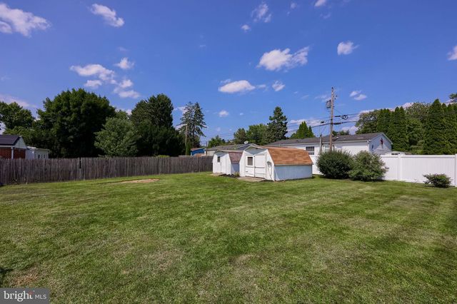 9 PARK CIRCLE DR, Lancaster, PA 17603