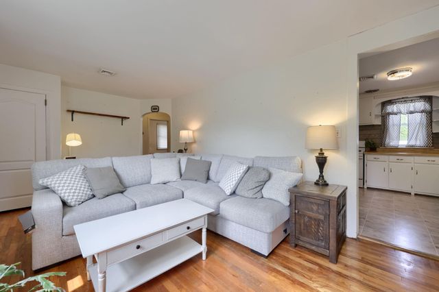 9 PARK CIRCLE DR, Lancaster, PA 17603