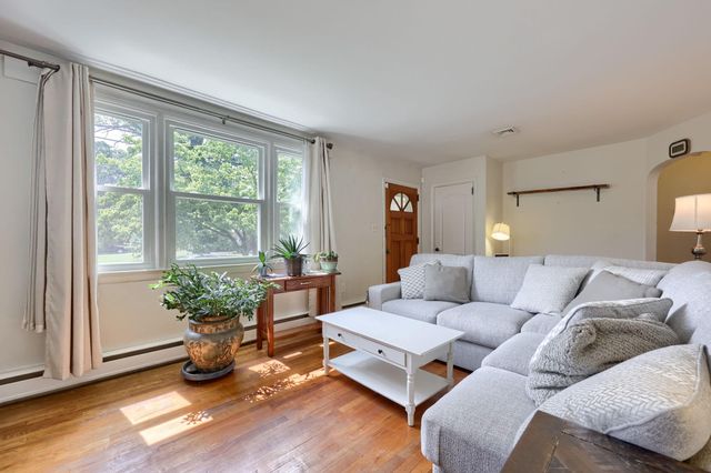 9 PARK CIRCLE DR, Lancaster, PA 17603