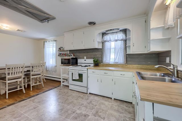 9 PARK CIRCLE DR, Lancaster, PA 17603