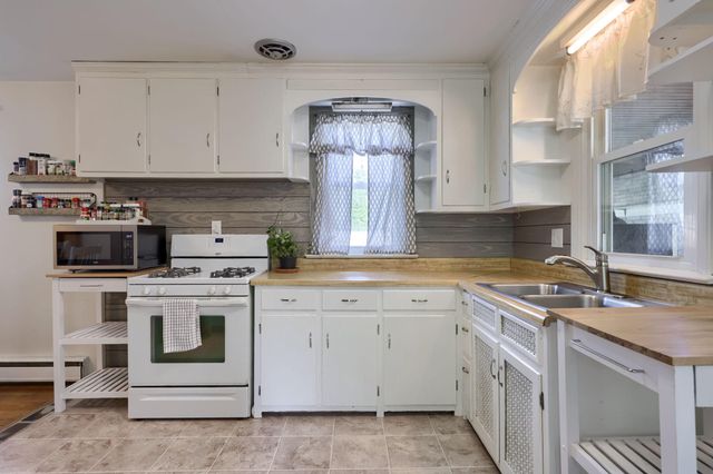 9 PARK CIRCLE DR, Lancaster, PA 17603