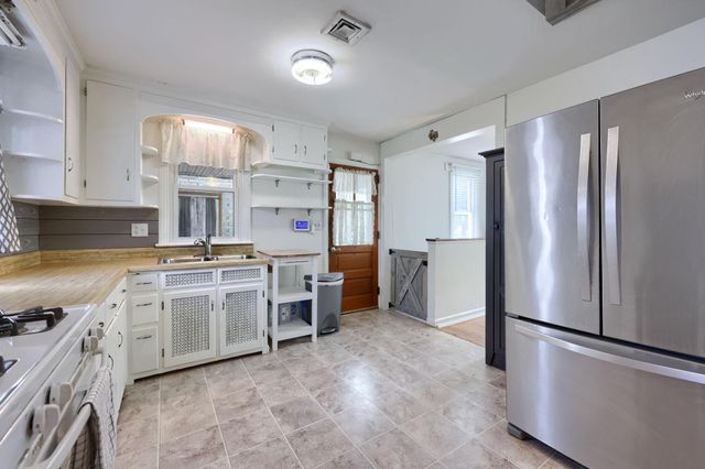 9 PARK CIRCLE DR, Lancaster, PA 17603