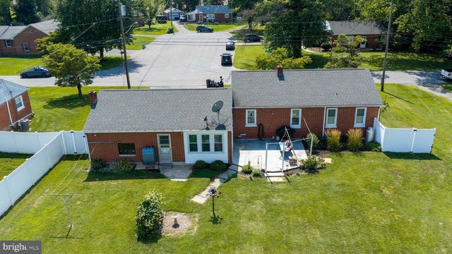9 PARK CIRCLE DR, Lancaster, PA 17603