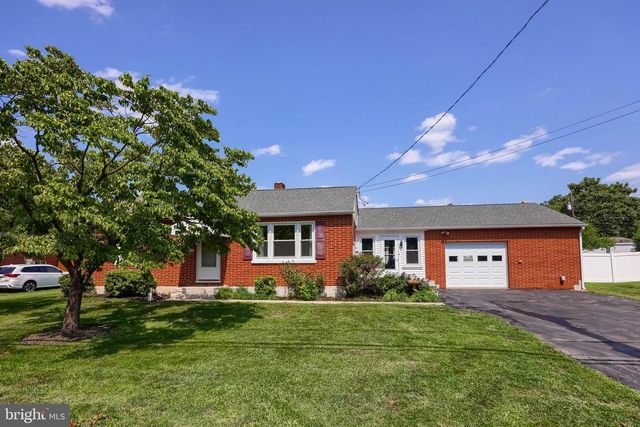 9 PARK CIRCLE DR, Lancaster, PA 17603