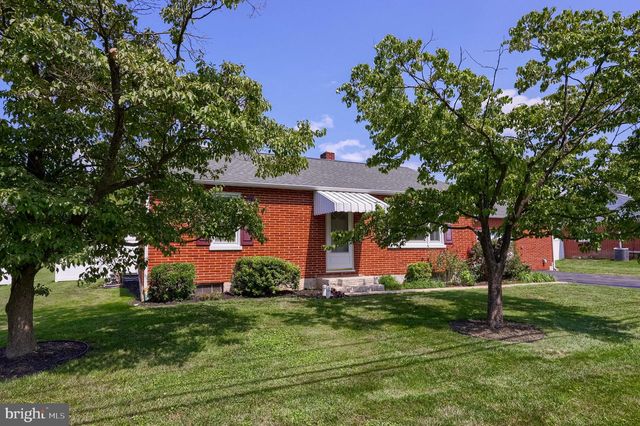 9 PARK CIRCLE DR, Lancaster, PA 17603
