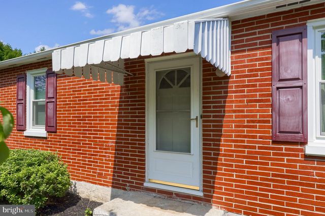 9 PARK CIRCLE DR, Lancaster, PA 17603