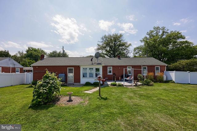 9 PARK CIRCLE DR, Lancaster, PA 17603