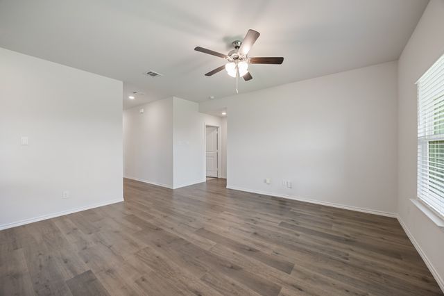 214 Crookedfield Drive, Nevada, TX 75173