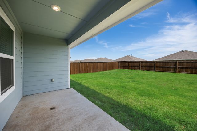 214 Crookedfield Drive, Nevada, TX 75173
