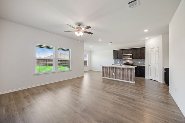 214 Crookedfield Drive, Nevada, TX 75173