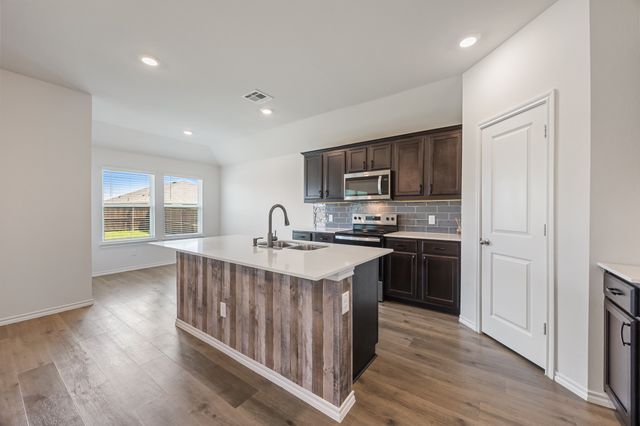 214 Crookedfield Drive, Nevada, TX 75173