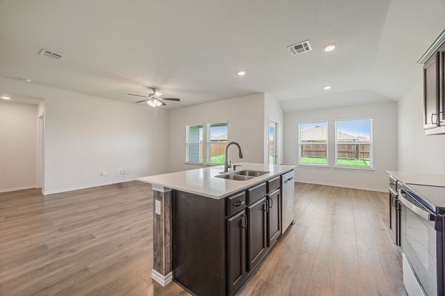 214 Crookedfield Drive, Nevada, TX 75173
