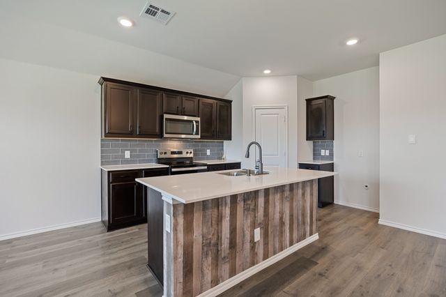 214 Crookedfield Drive, Nevada, TX 75173