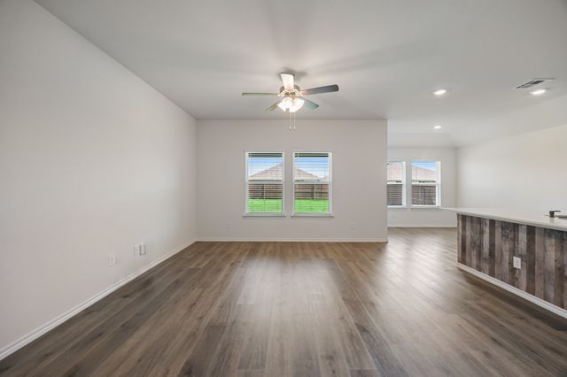 214 Crookedfield Drive, Nevada, TX 75173