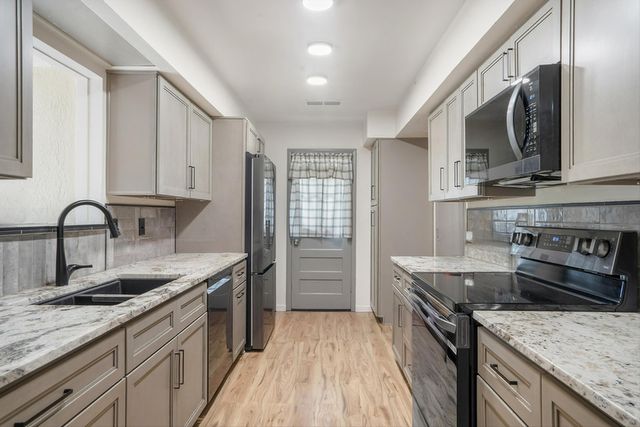 11505 PALM SPRINGS Avenue NE, Albuquerque, NM 87111