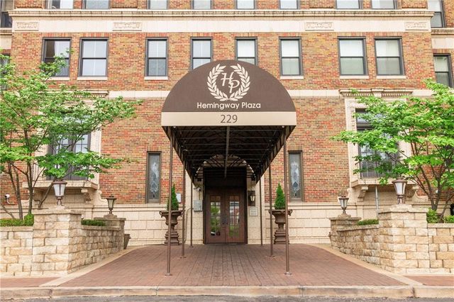 229 Ward Parkway 103B, Kansas City, MO 64112