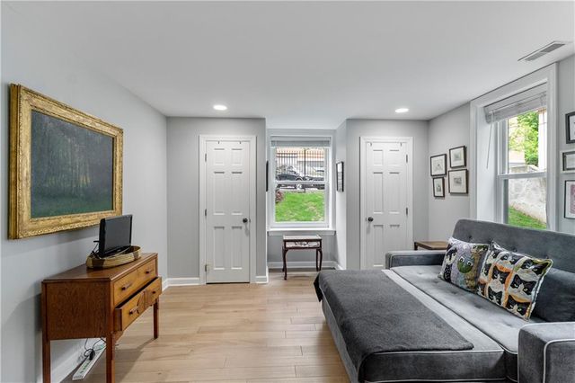 229 Ward Parkway 103B, Kansas City, MO 64112