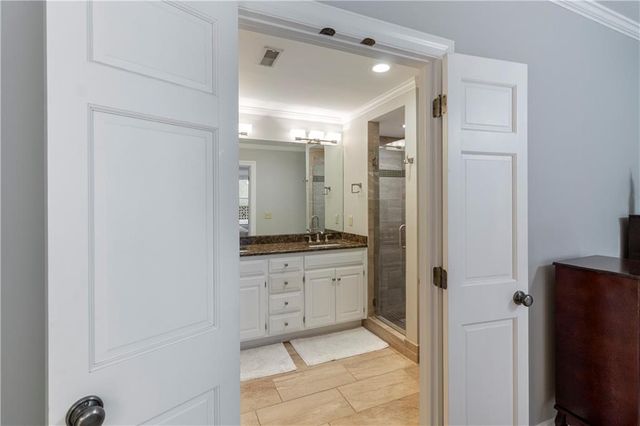 229 Ward Parkway 103B, Kansas City, MO 64112