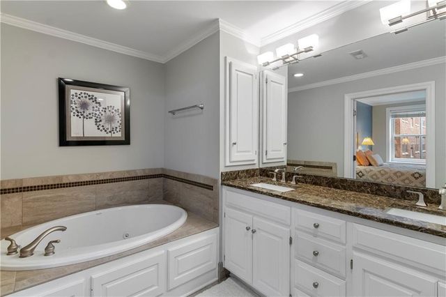 229 Ward Parkway 103B, Kansas City, MO 64112