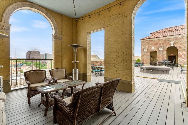 229 Ward Parkway 103B, Kansas City, MO 64112