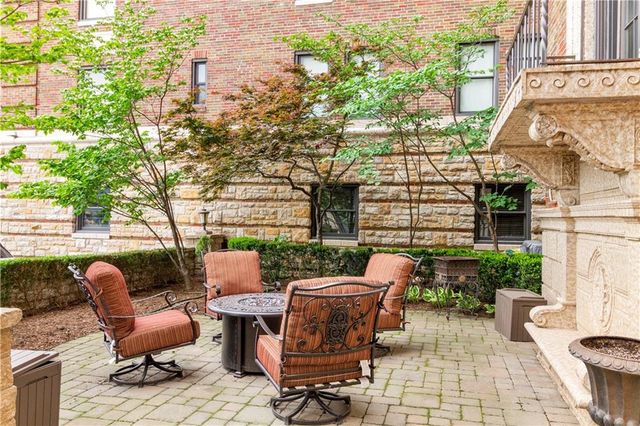 229 Ward Parkway 103B, Kansas City, MO 64112