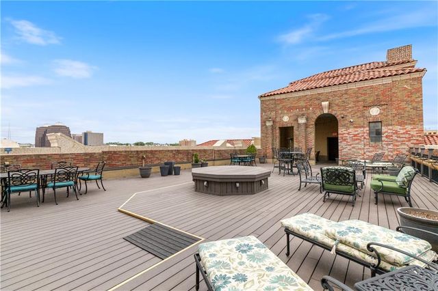 229 Ward Parkway 103B, Kansas City, MO 64112