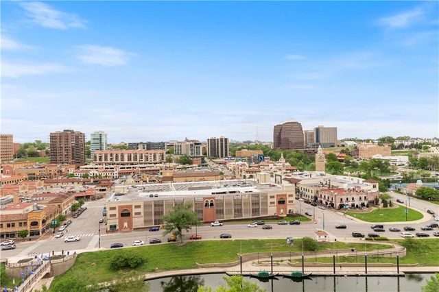 229 Ward Parkway 103B, Kansas City, MO 64112