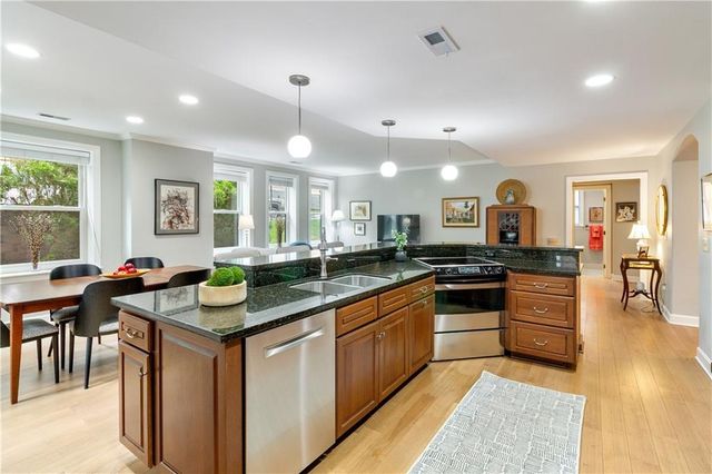 229 Ward Parkway 103B, Kansas City, MO 64112