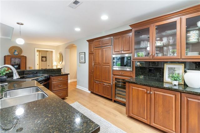 229 Ward Parkway 103B, Kansas City, MO 64112