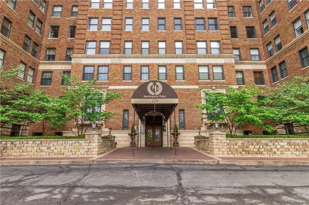 229 Ward Parkway 103B, Kansas City, MO 64112
