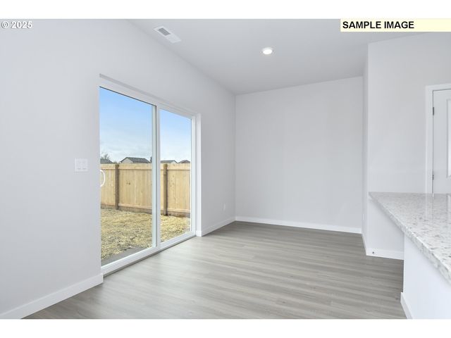 1102 PARKSIDE Ave, Woodburn, OR 97071