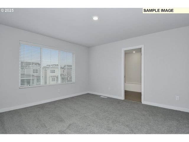 1102 PARKSIDE Ave, Woodburn, OR 97071