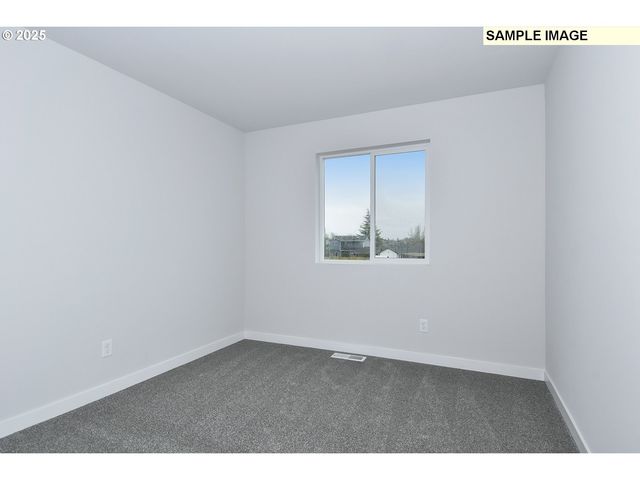 1102 PARKSIDE Ave, Woodburn, OR 97071