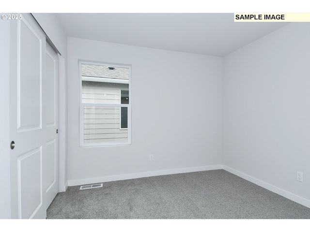 1102 PARKSIDE Ave, Woodburn, OR 97071