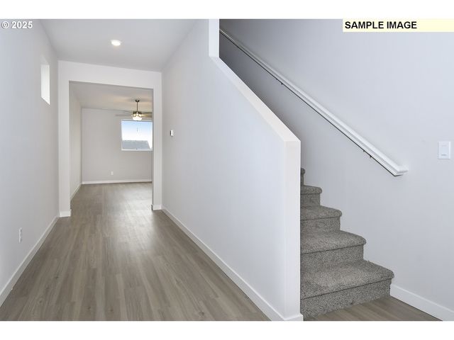 1102 PARKSIDE Ave, Woodburn, OR 97071