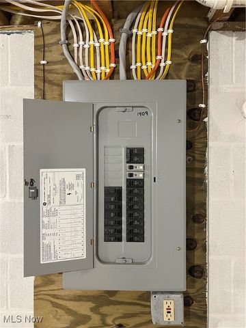 1409 Waters Edge Drive, Akron, OH 44313