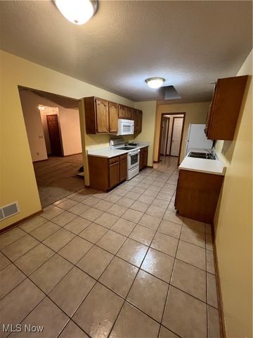 1409 Waters Edge Drive, Akron, OH 44313