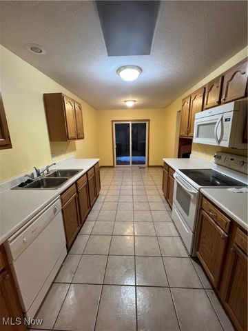 1409 Waters Edge Drive, Akron, OH 44313