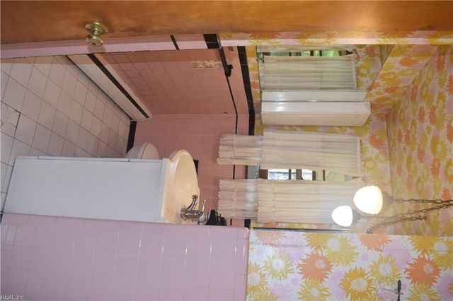 424 Hartsdale RD, Virginia Beach, VA 23462